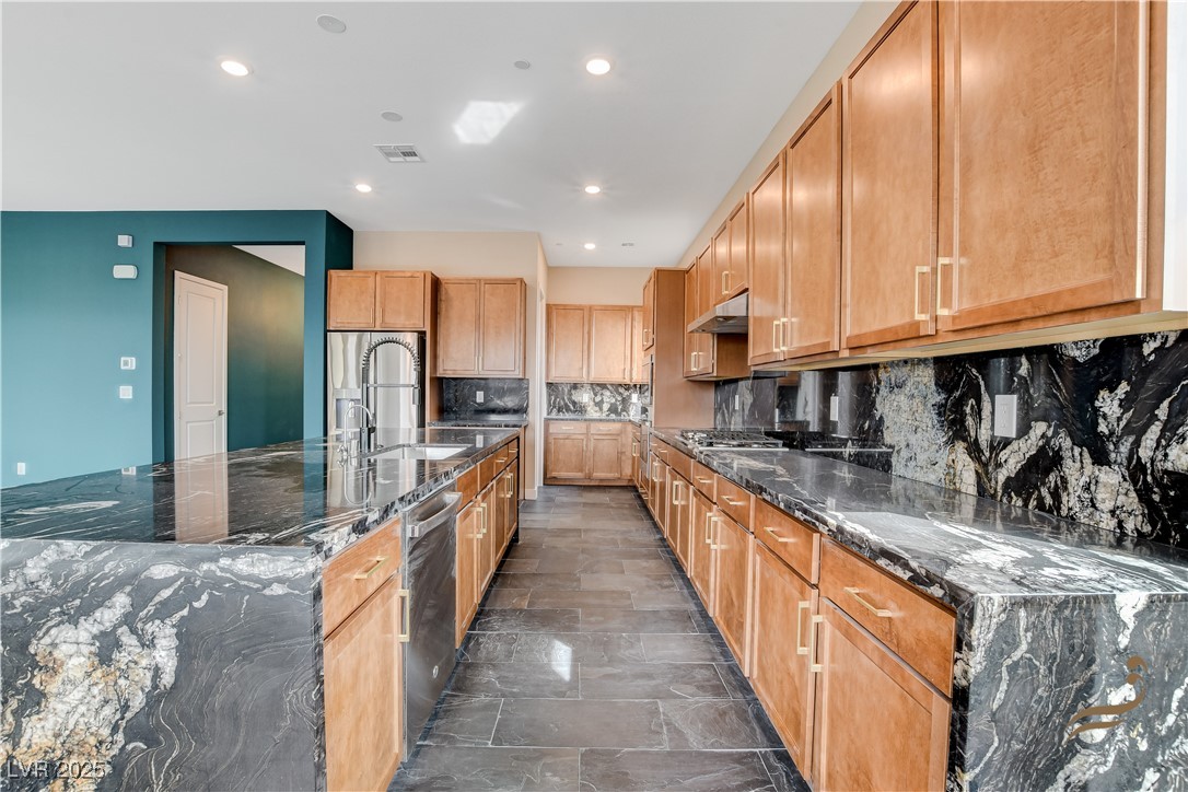 11837 Grassy Plain Avenue Property Photo 17