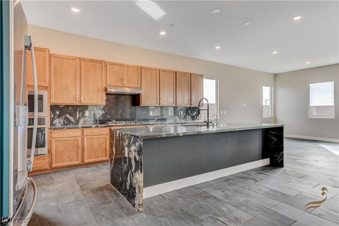 11837 Grassy Plain Avenue Property Photo 18