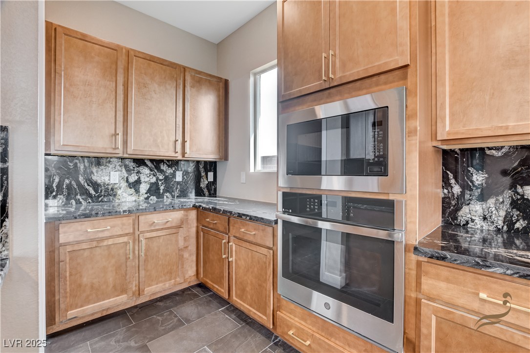 11837 Grassy Plain Avenue Property Photo 20