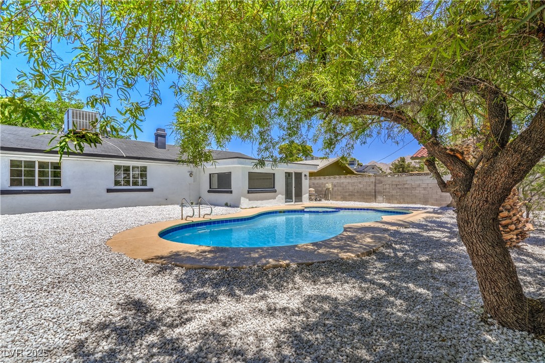 5279 Consul Avenue Property Photo 6