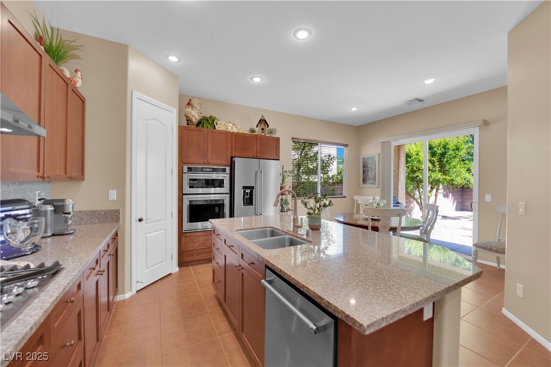 9375 Gold Lake Avenue Property Photo 15