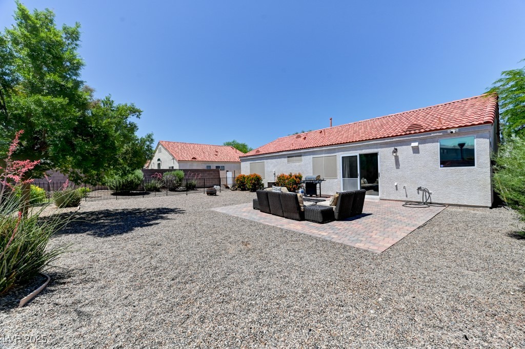 3823 Aspen Creek Avenue Property Photo 1