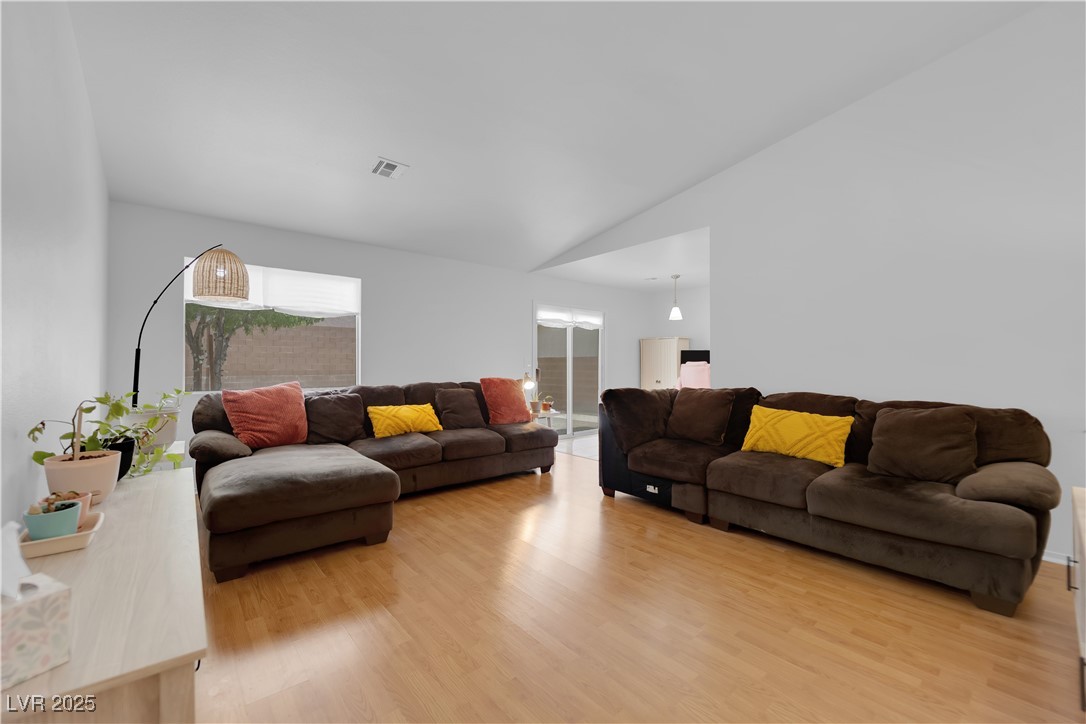 3102 Honeysuckle Avenue Property Photo 5