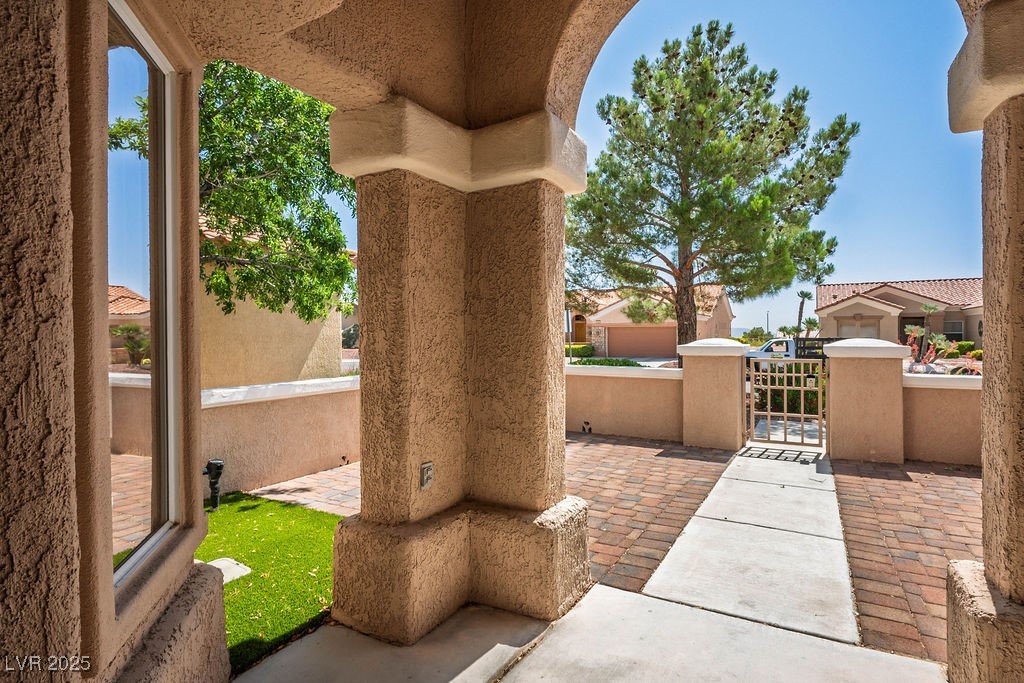 2315 Sun Cliffs Street Property Photo 3