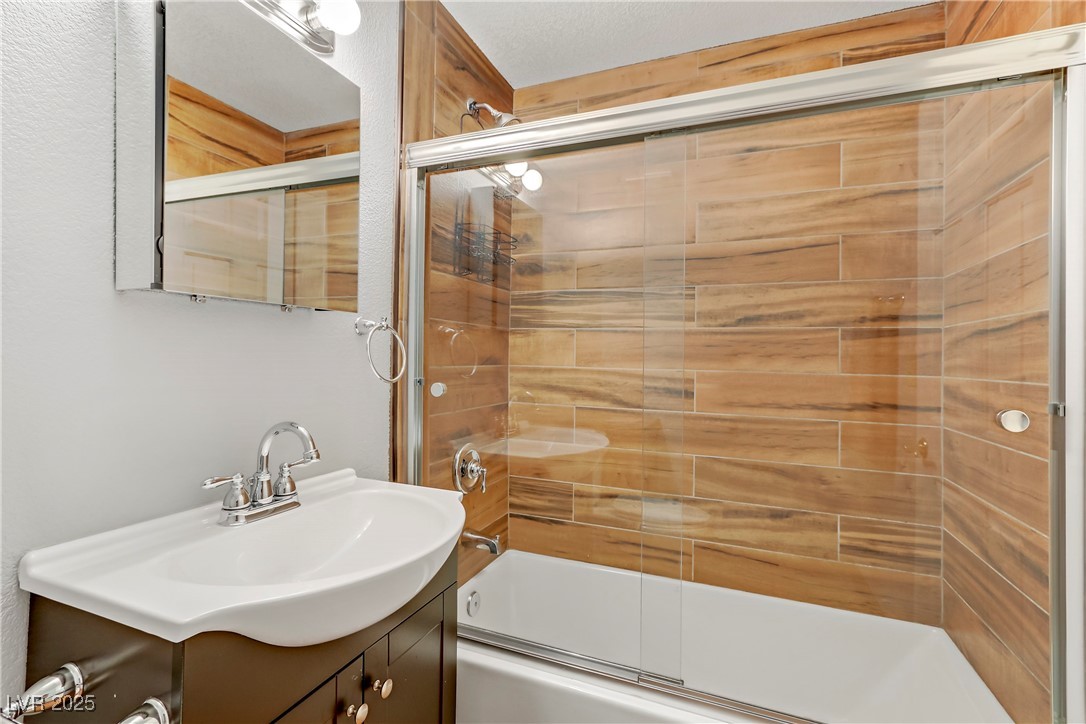 4075 East Oquendo Road Property Photo 33