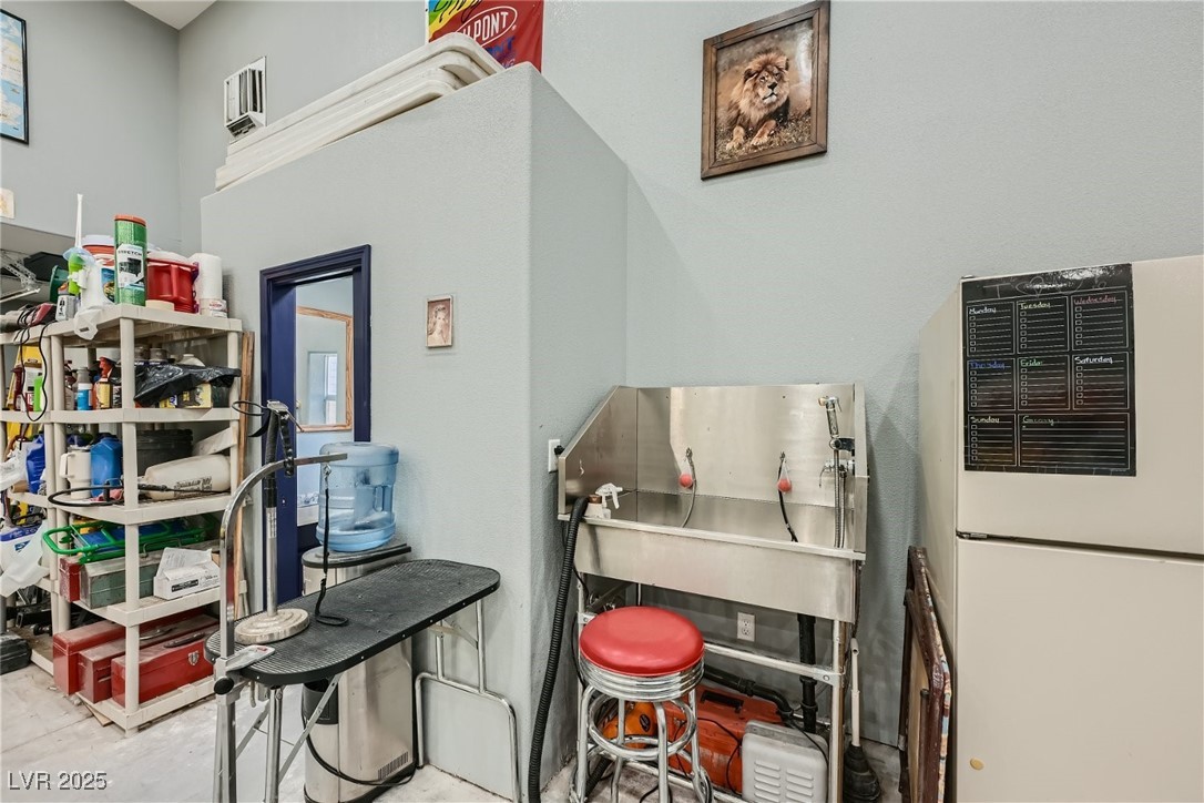 4075 East Oquendo Road Property Photo 61