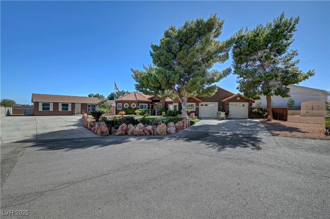 5725 North Durango Drive Property Photo
