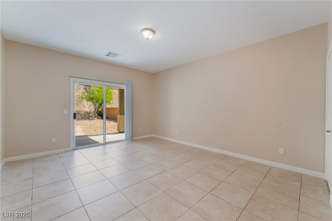 5086 Echo Shire Avenue Property Photo 5