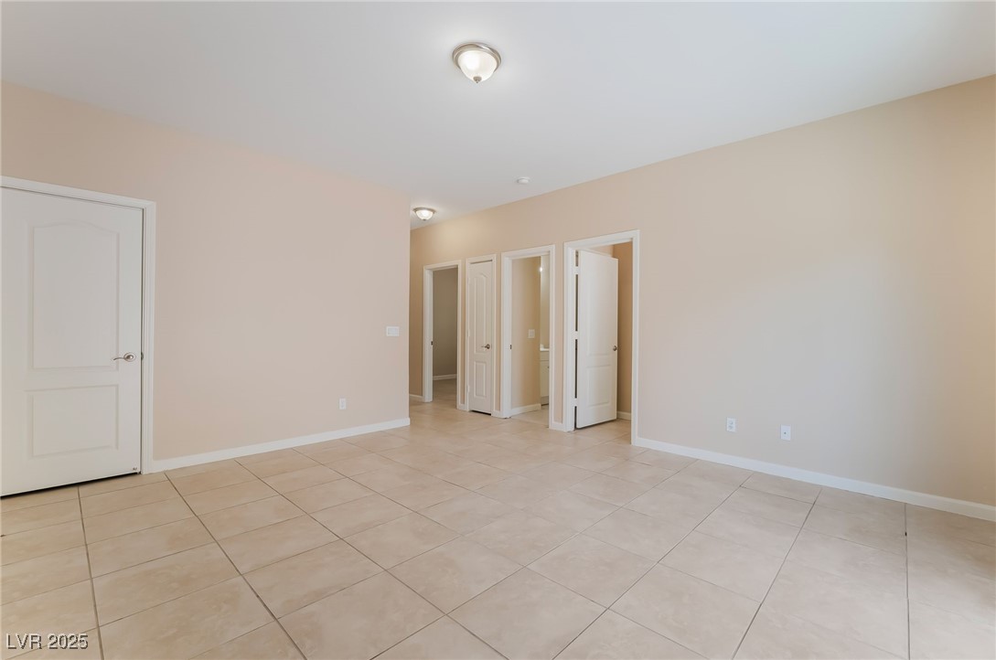 5086 Echo Shire Avenue Property Photo 6