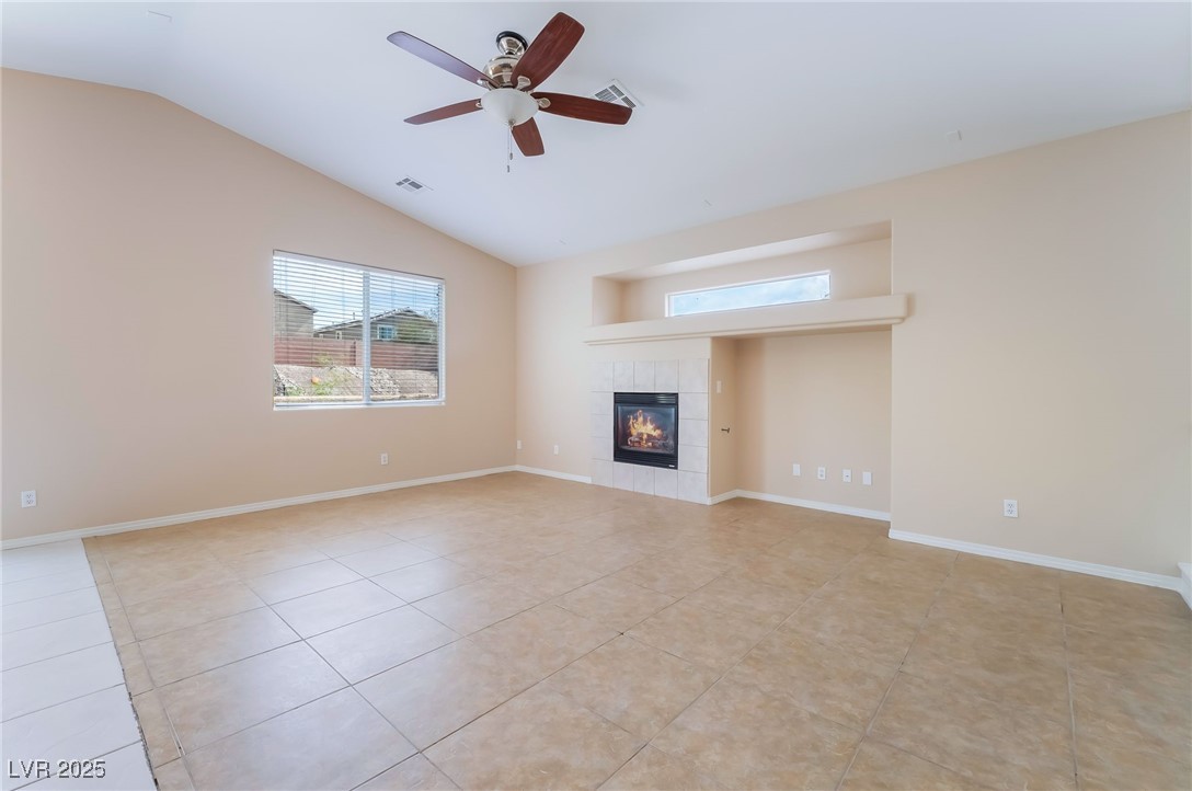 5086 Echo Shire Avenue Property Photo 8