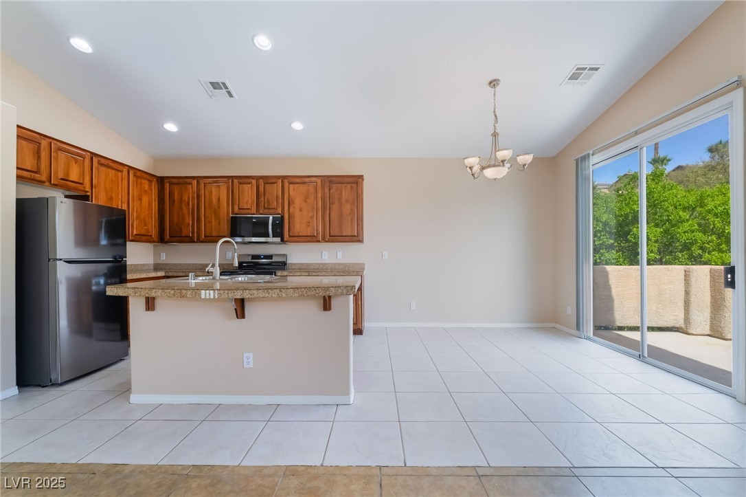 5086 Echo Shire Avenue Property Photo 11
