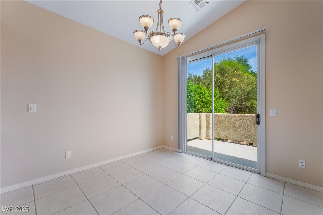 5086 Echo Shire Avenue Property Photo 12