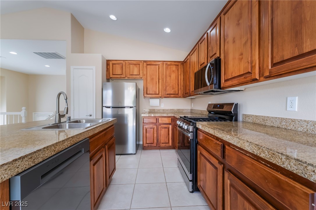 5086 Echo Shire Avenue Property Photo 14