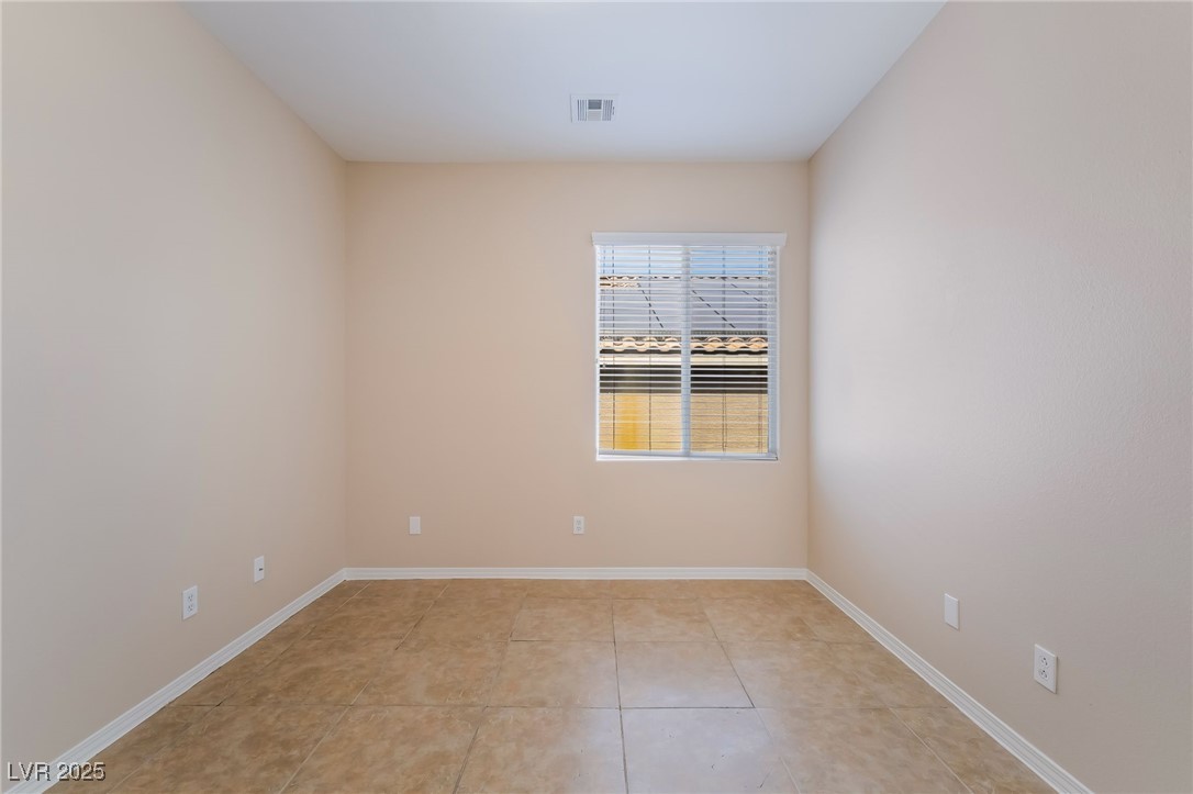 5086 Echo Shire Avenue Property Photo 17