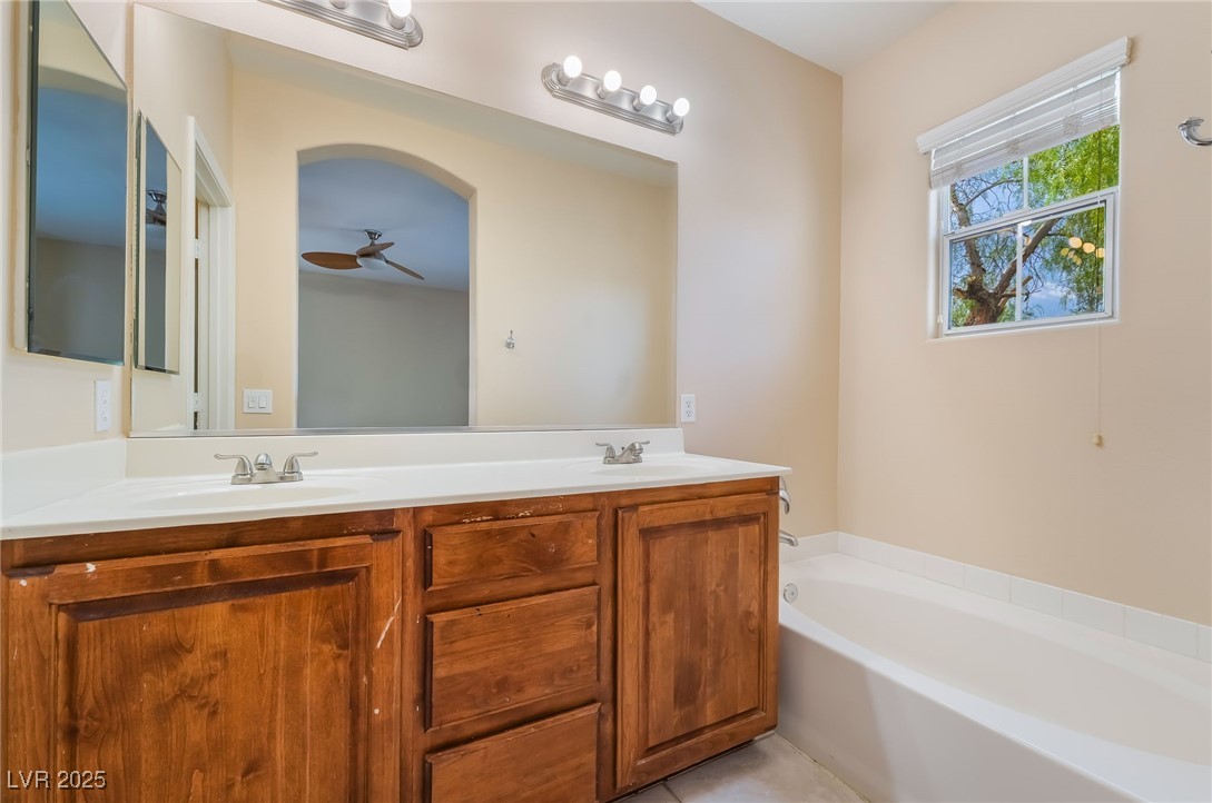5086 Echo Shire Avenue Property Photo 24