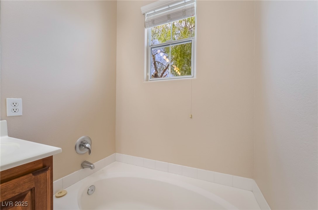 5086 Echo Shire Avenue Property Photo 25
