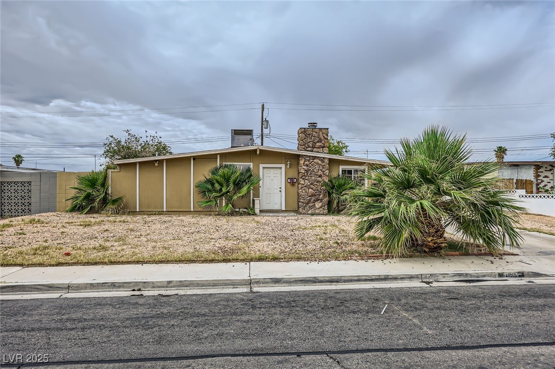 1607 Vegas Valley Drive Property Photo 1