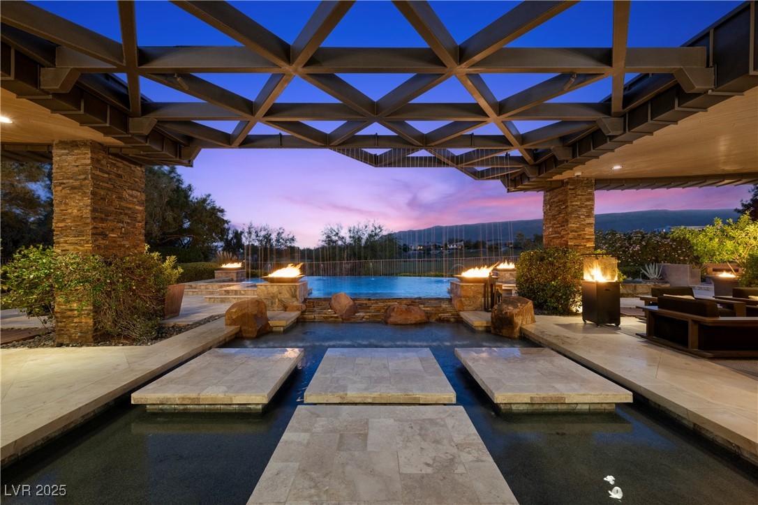11 Golden Sunray Lane Property Photo