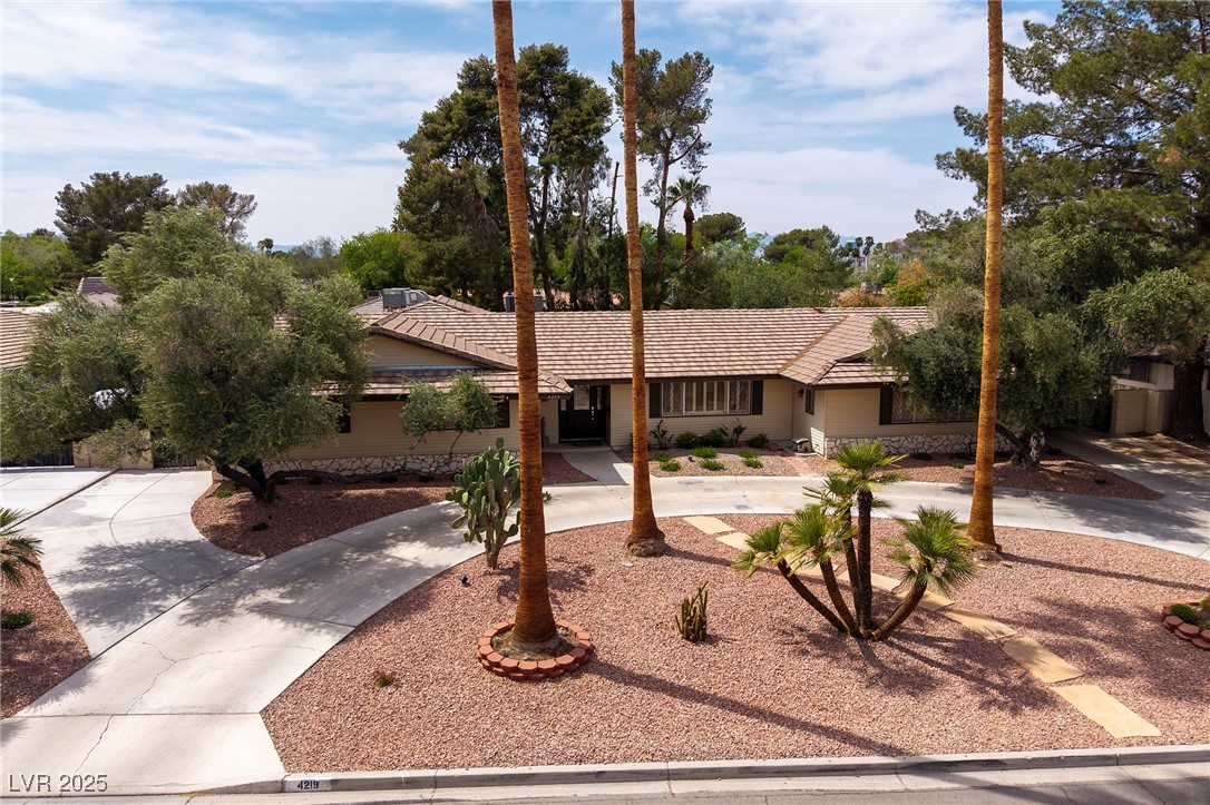 4219 East Pinecrest Circle Picture