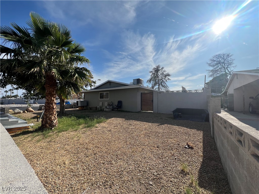 1429 South Sandhill Road Property Photo