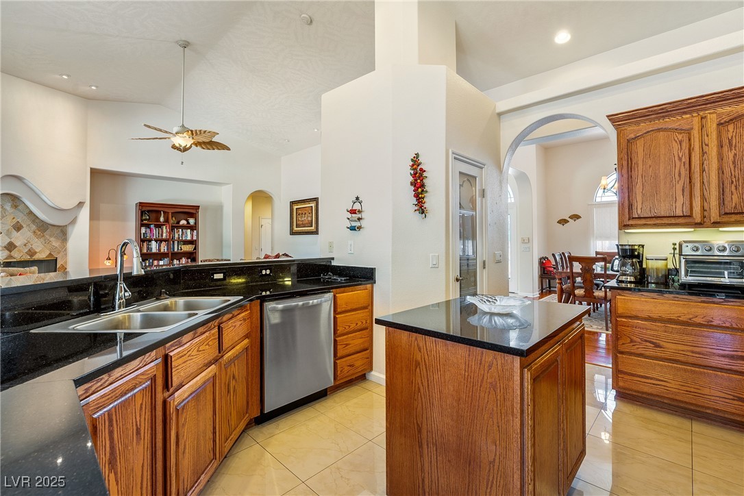 6841 Longmeadow Drive Property Photo 4