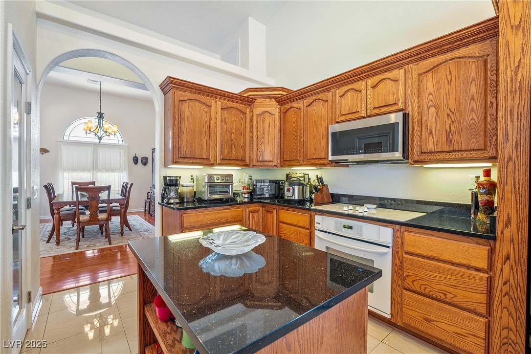 6841 Longmeadow Drive Property Photo 9