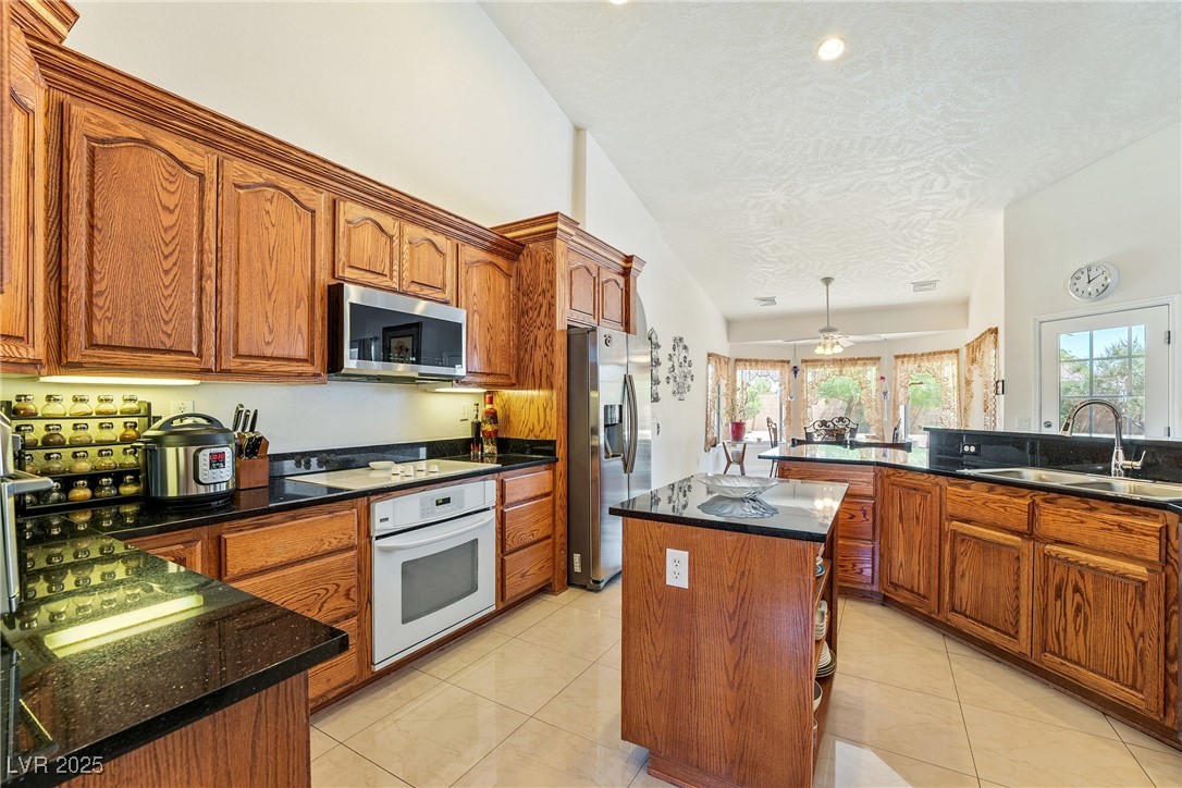 6841 Longmeadow Drive Property Photo 11