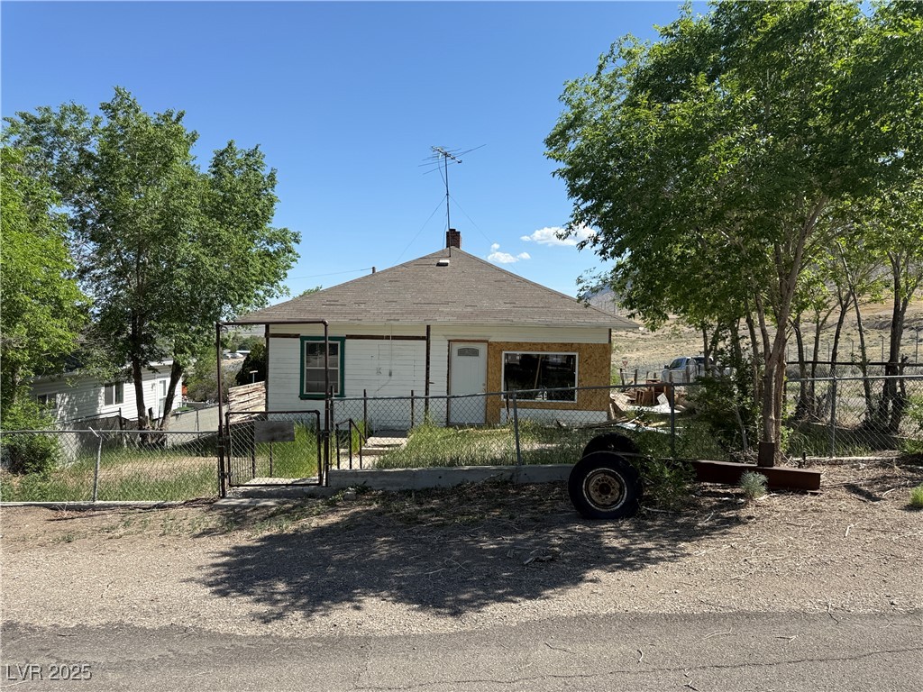 2 Avenue E Property Photo 1