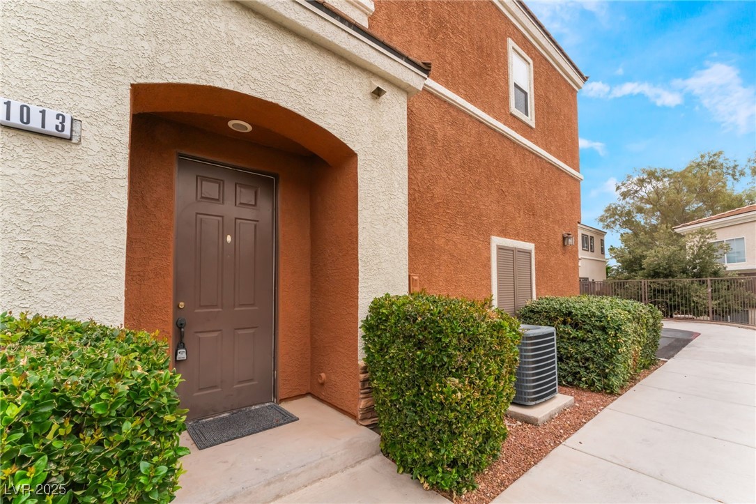 9303 Gilcrease Avenue 1013 Property Photo 2