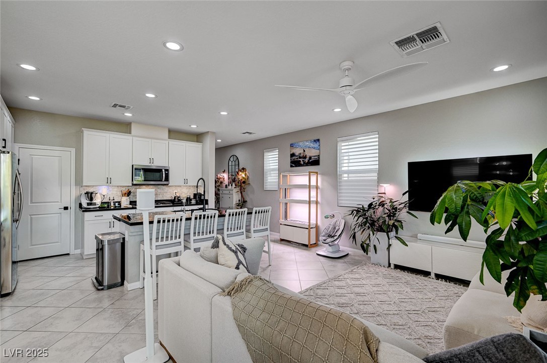4160 Elegant Chateau Street Property Photo 5