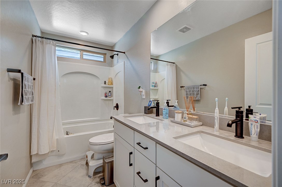 4160 Elegant Chateau Street Property Photo 19