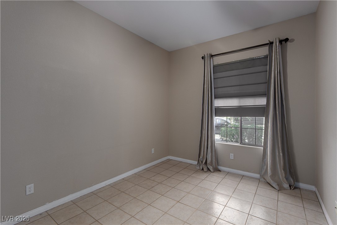 5016 Wayfaring Tree Avenue Property Photo 17