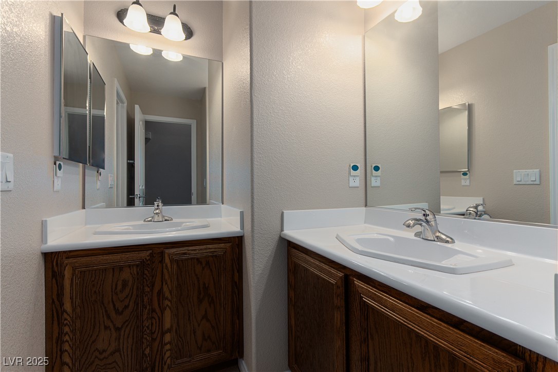 5016 Wayfaring Tree Avenue Property Photo 22