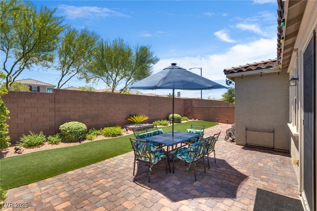 2915 Moulton Crest Avenue Property Photo 4