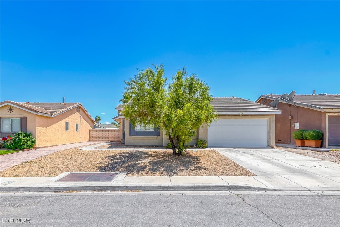 2103 Falcon Crest Avenue Property Photo 1