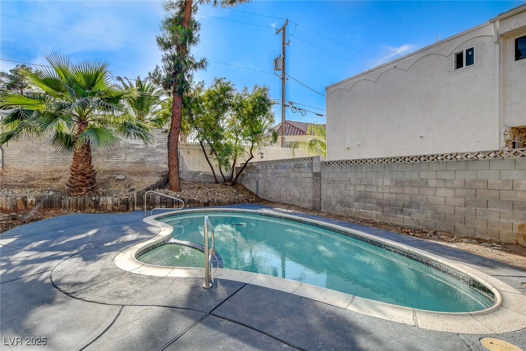 1600 Becke Circle Property Photo 4