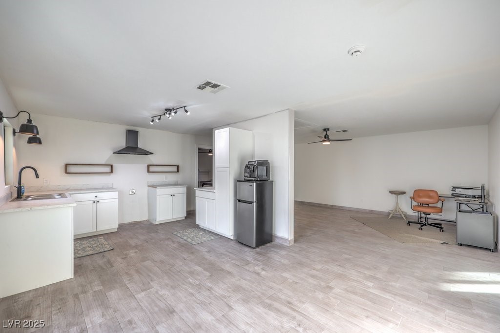 210 East Longacres Drive Property Photo 44