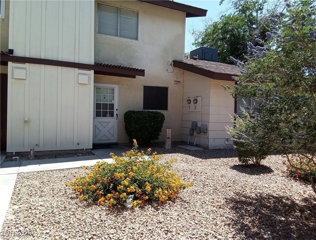 2349 Cardiff Lane B Property Photo 1