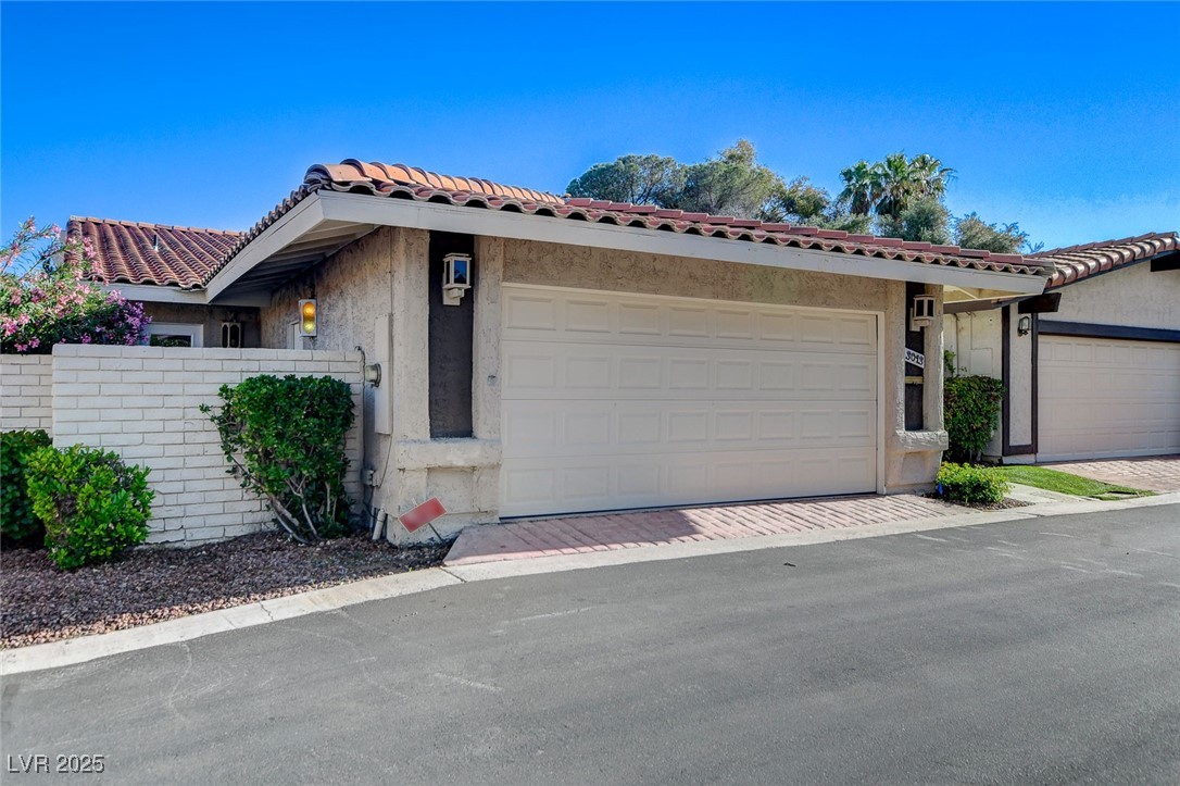 3013 Plaza De Rosa Property Photo 2