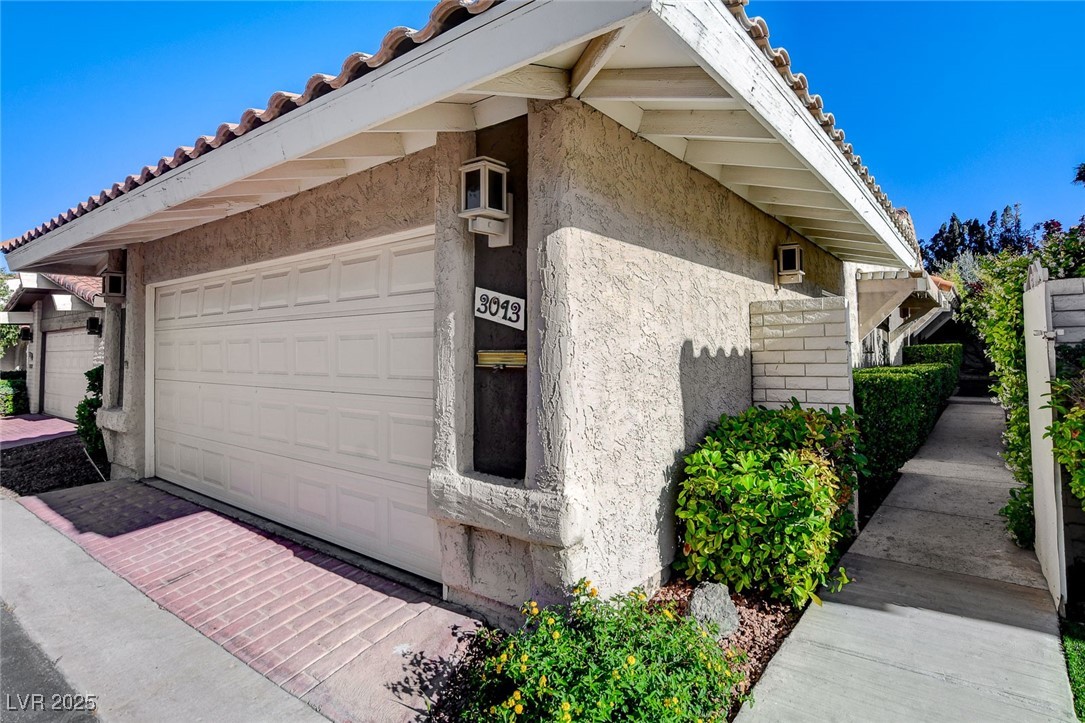 3013 Plaza De Rosa Property Photo 3