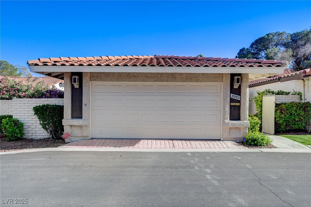 3013 Plaza De Rosa Property Photo 4