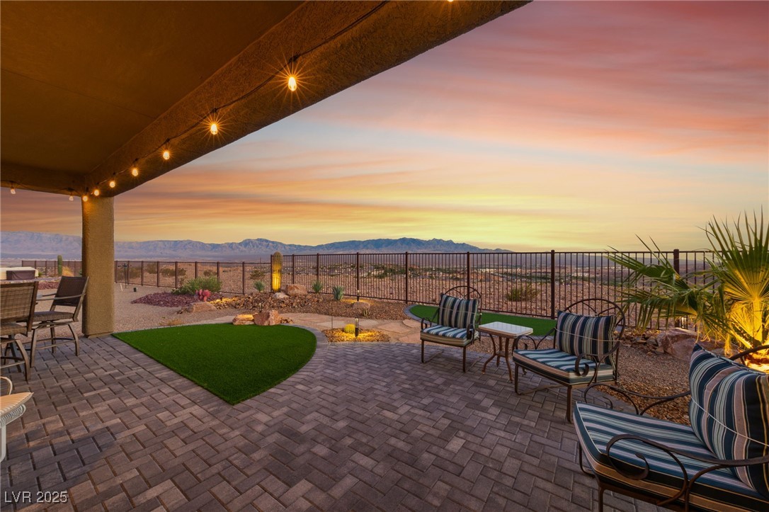 977 Majestic View Property Photo 8