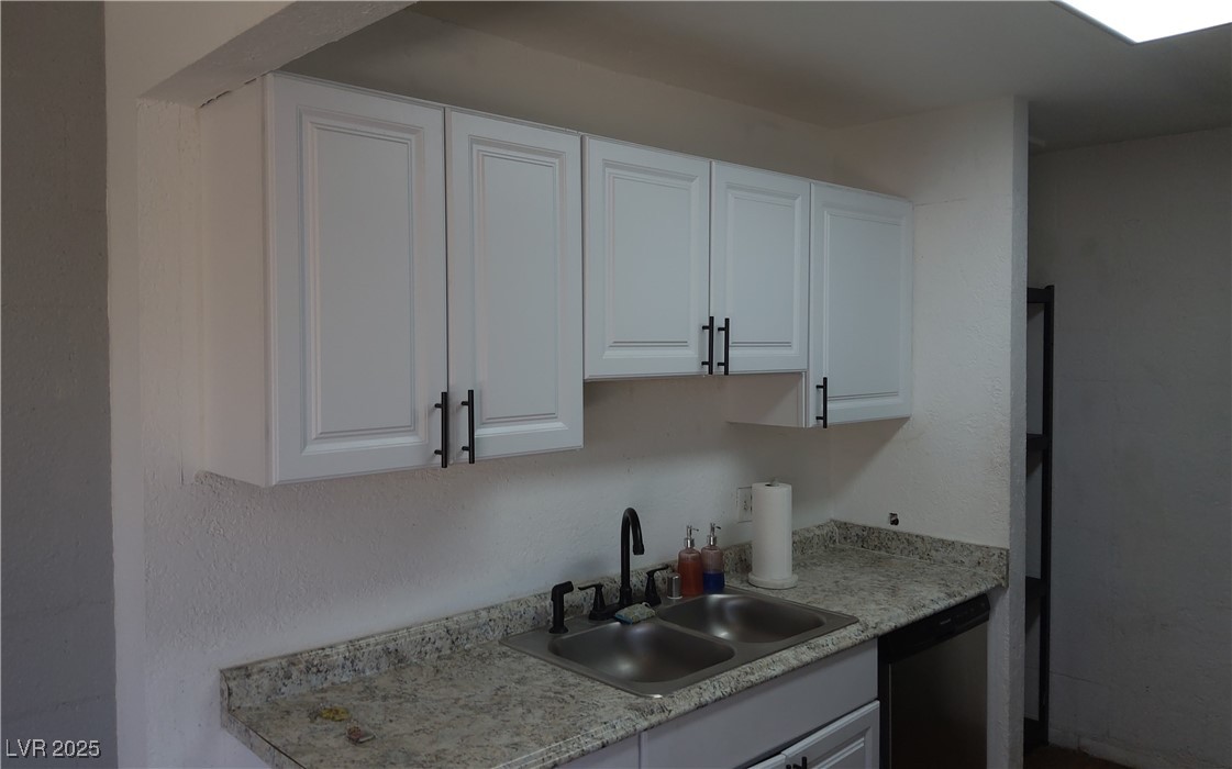 3441 Villa Way Property Photo 6