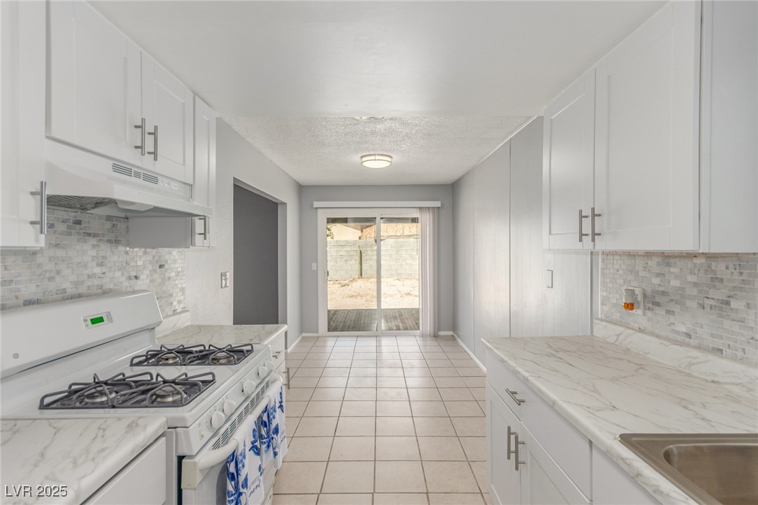 2432 Spanish Court Property Photo 16