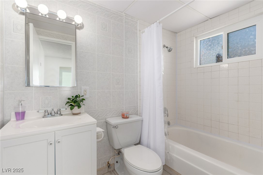 2432 Spanish Court Property Photo 20