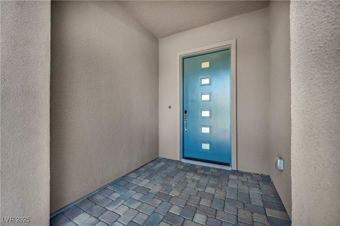 6684 Regency Stone Way Property Photo 6