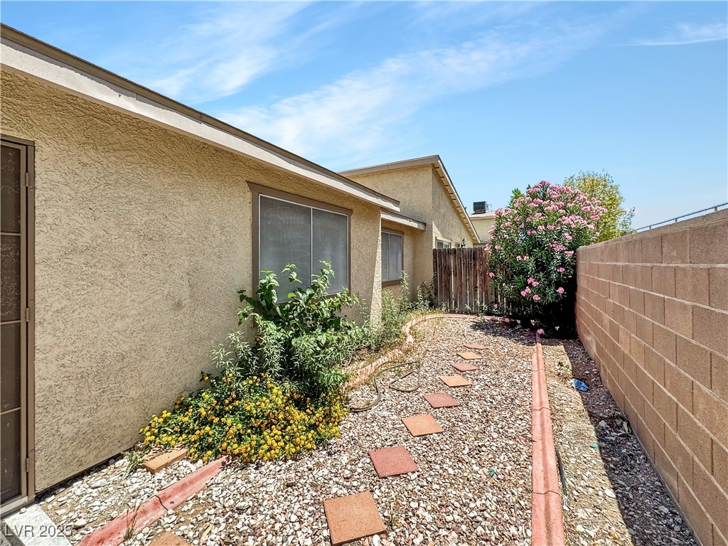 2204 Short Pine Drive Property Photo 4