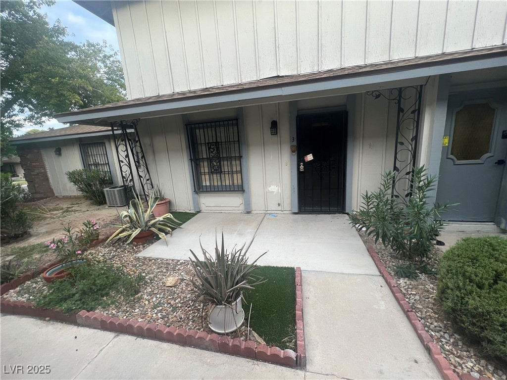 1467 Lorilyn Avenue 3 Property Photo 1