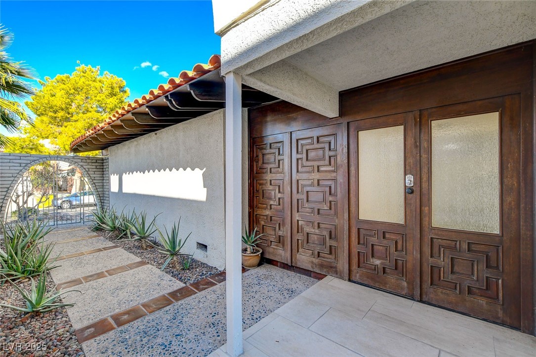 945 Vegas Valley Drive Property Photo 1