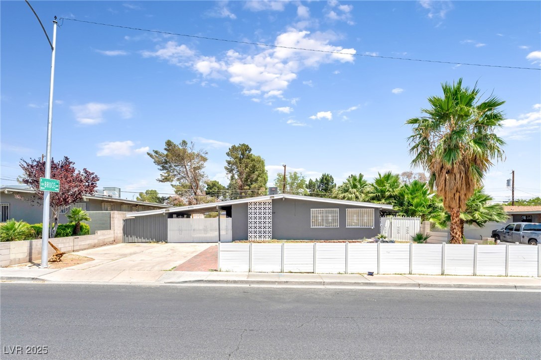 1713 East Bonanza Road Property Photo 1